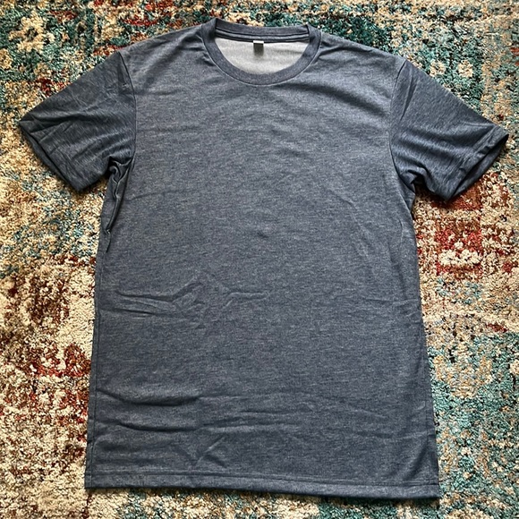 Uniqlo Crewneck Tee - Picture 1 of 3